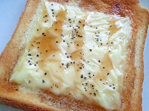 朝食にも、おやつにも！大人のメイプルチーズトースト